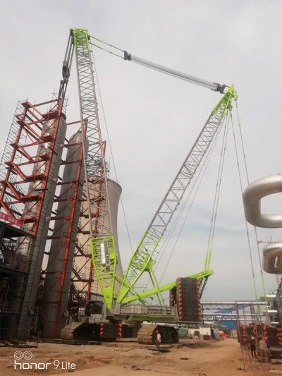 中聯(lián)9800超起主臂工況淄博金誠(chéng)石化520噸反應(yīng)器吊裝 